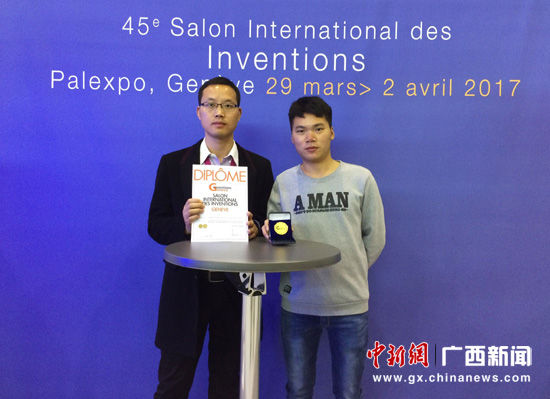 开云kaiyun登录入口师生荣获日内瓦发明展特别金奖。徐艺萍 摄